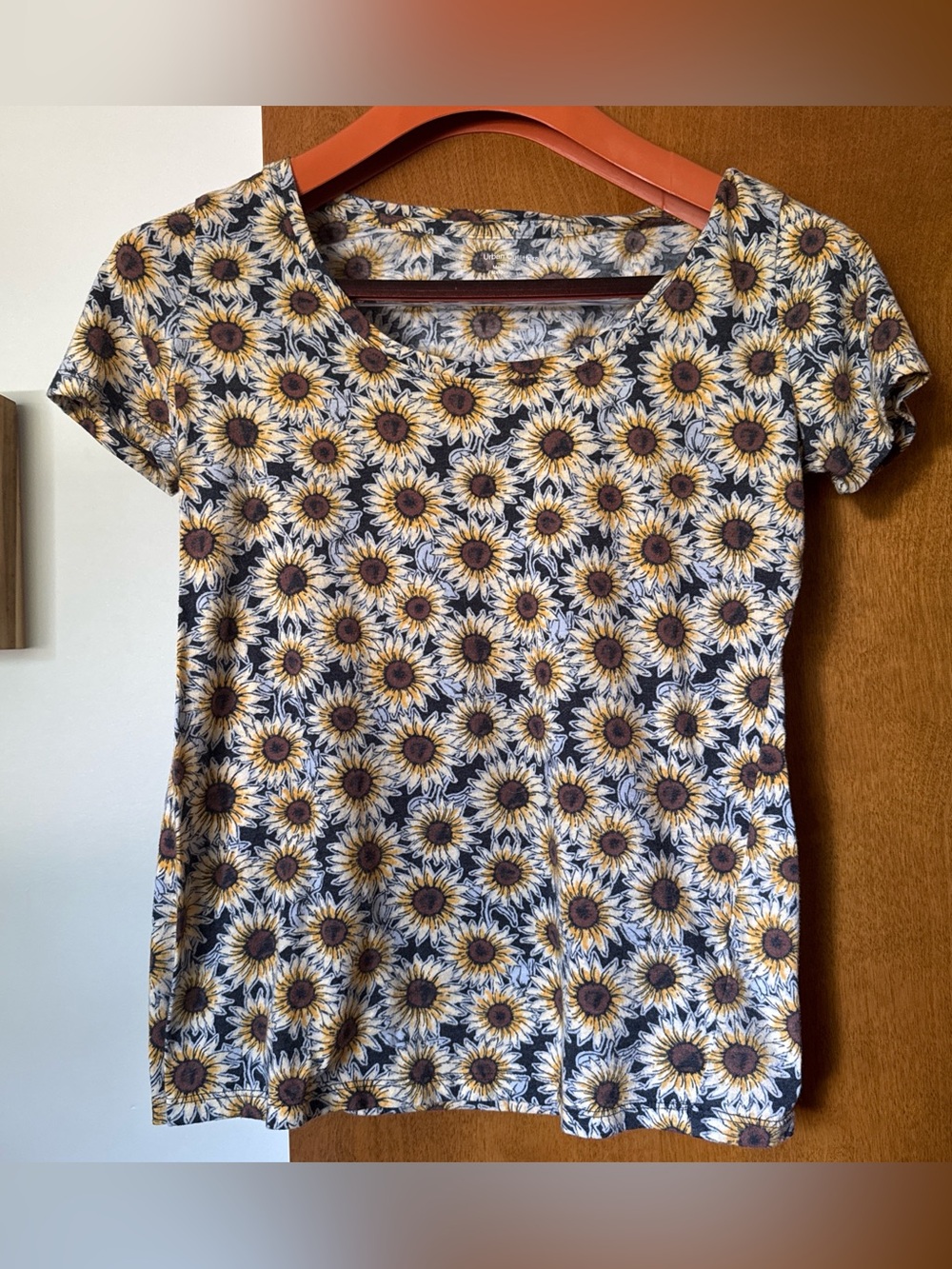 Urban Outfitters Sunflower Print Women's Short Sleeve Top - White/Yellow